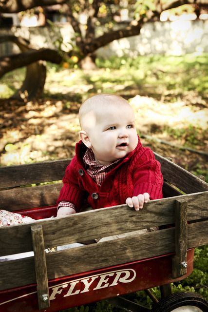 6 month old baby … Might be an idea for Callen's 6 month pictures