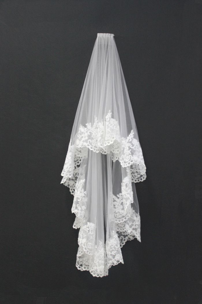 Custom-made Beautiful Vintage Lace Trim Wedding Veil