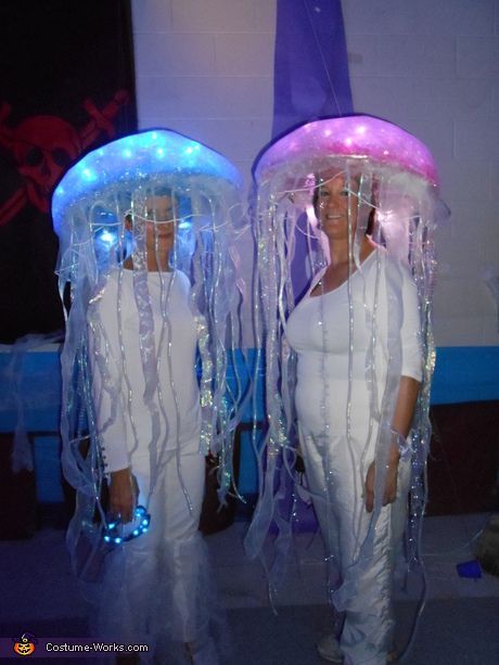 Homemade Jellyfish costumes – clever!
