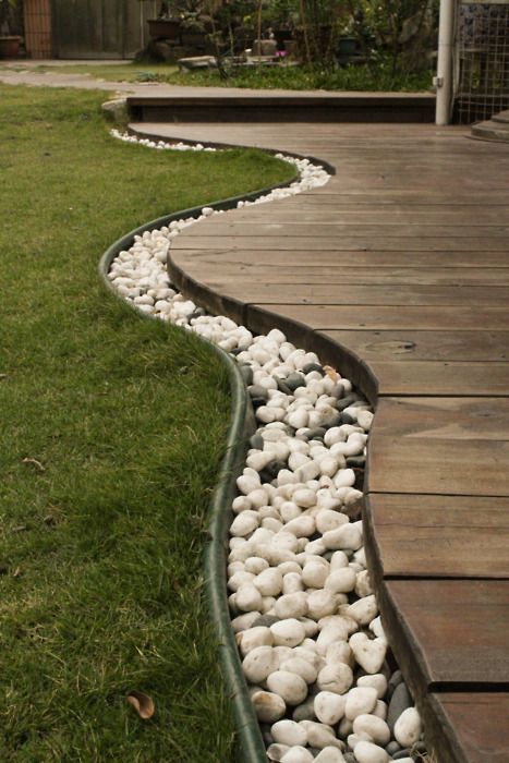 Like the way the rocks separates the grass from the deck. Could bury rope lights