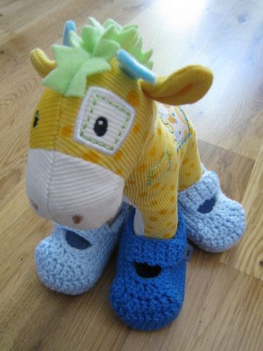 Really I’m pinning these JUST for this photo!  But the booties pattern is here t