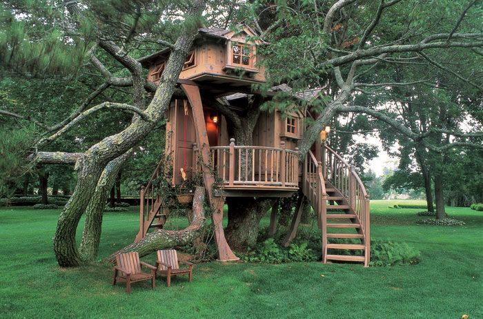 This would be the most amazing playhouse ever! I'm pretty sure having childr