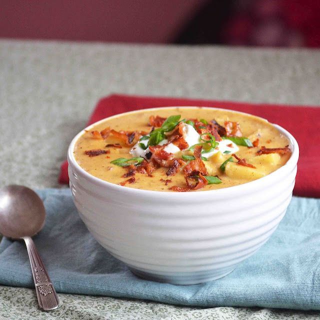 Bakeaholic Mama: Slow Cooker BBQ Loaded Baked Potato Soup