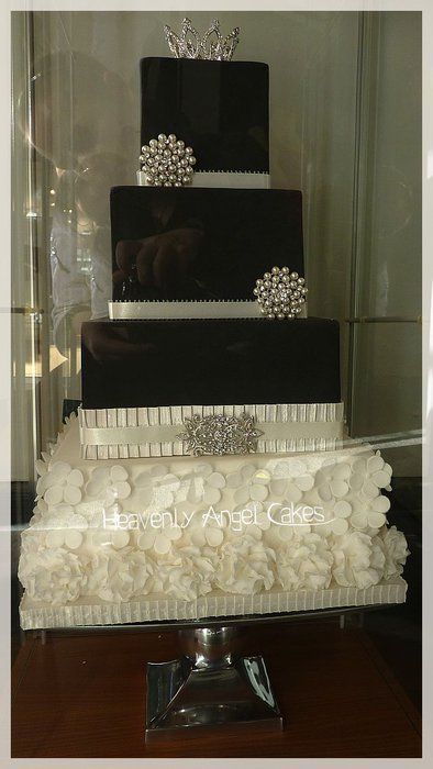 Black & White Wedding Is The Trend This Year! Love This Cake Right On With T