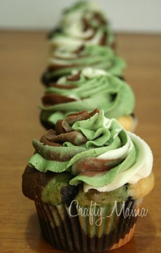 Camo Cupcakes – so not this coordinated; Wish I saw this before I went grocery s
