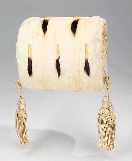 Evening Muff, Late 19thc., American, Made of fur and silk