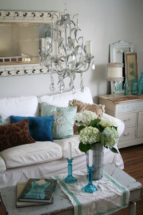 Heather Kowalski's beautiful shabby, rustic, cottage chic living room