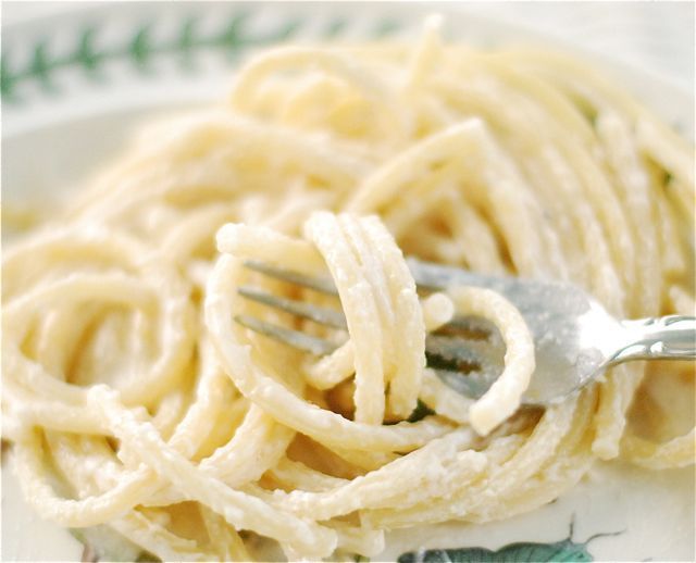 Low calorie "alfredo" sauce.  This is absolutely delish!  I served it