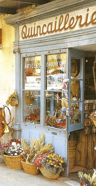 Provence: Multisensory charm draws in passersby.