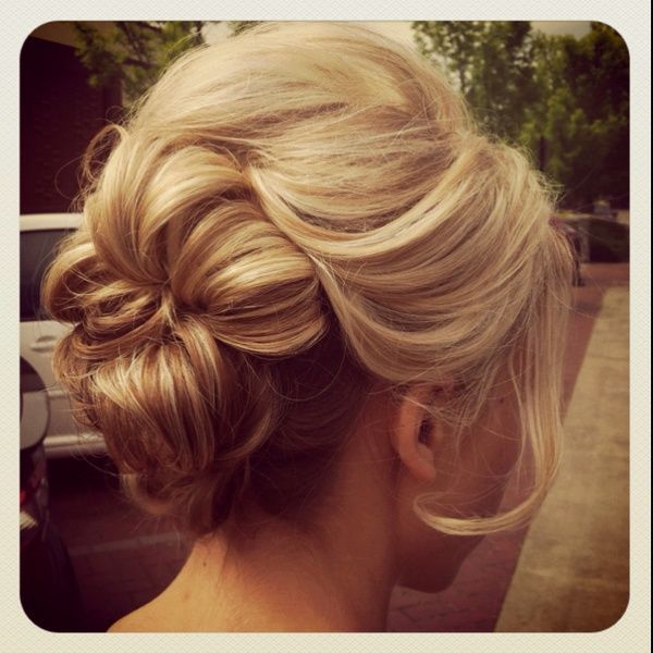 Romantic Loose Up Do. I'm in love with thisss!