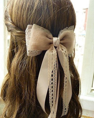 This would be cute in a flower girl's hair or in the brides' maids