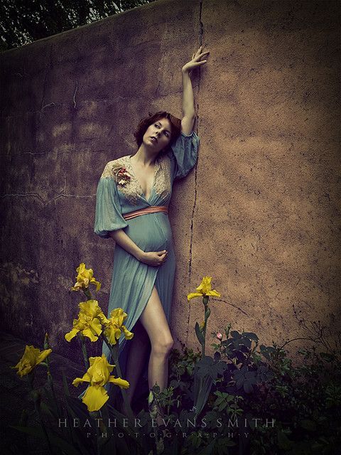 maternity photo #pose #standing #outdoors #color
