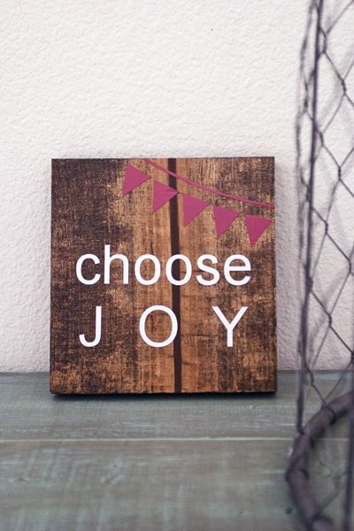 Choose Joy Banner Wooden Sign