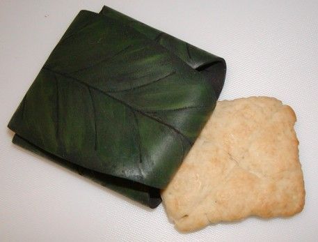 Recipe for Lembas Bread and Leaf Wrapper tutorial…I am SO making these :)