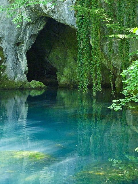 Turquoise Pool, Serbia  photo via steven