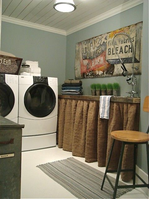 gotta be the coolest laundry room i have ever seen~~~ love love love that sign!!