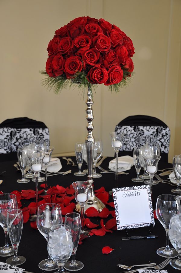 red, black and white winter  decor – love the red rose centerpiece – stunning!