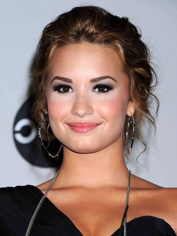 Demi Lovato- Loose Bun Updos Hairstyles For Wavy Medium Length Hair