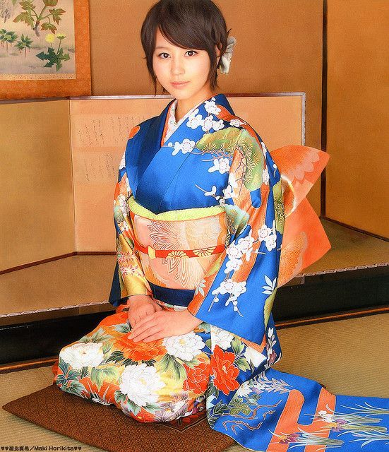 blue and orange kimono