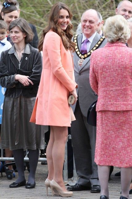 Kate Middleton visits childrens hospice