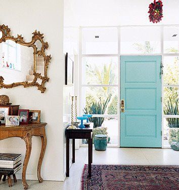 turquoise door…. Hmmmm…. painted front door on the inside…..