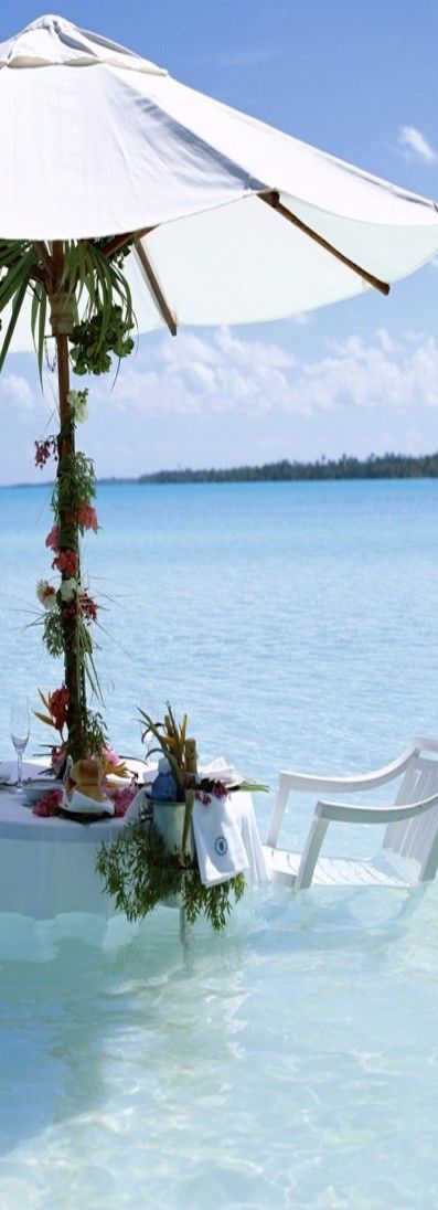 dining in the water in Bora Bora