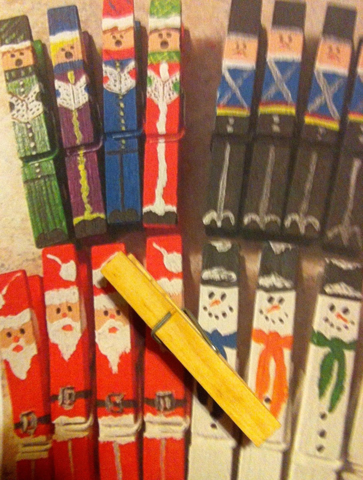Easy Christmas Clothespin Crafts