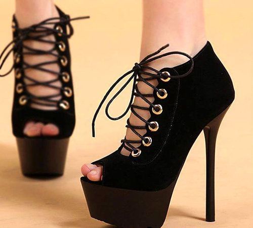 Laced black pumps