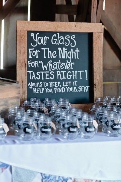 mason jars for wedding – now this is really cute inexpensive idea for a wedding