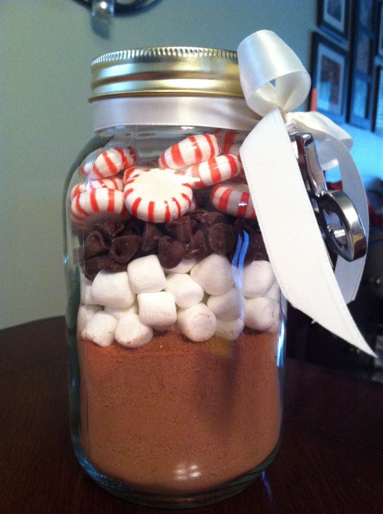 Christmas Cocoa {a DIY gift} Place 2 cups of hot chocolate mix in the bottom of