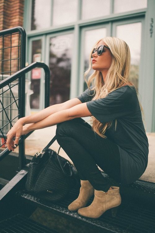 dustjacketattic:  casual style | barefoot blonde