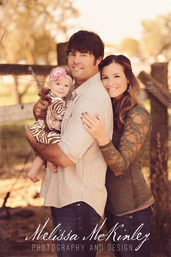 rustic family photo, country fence- Love it!