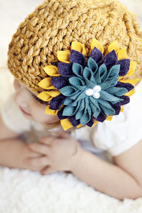so this pattern isnt at all for the crochet  hat, but for the felt flower sewn o