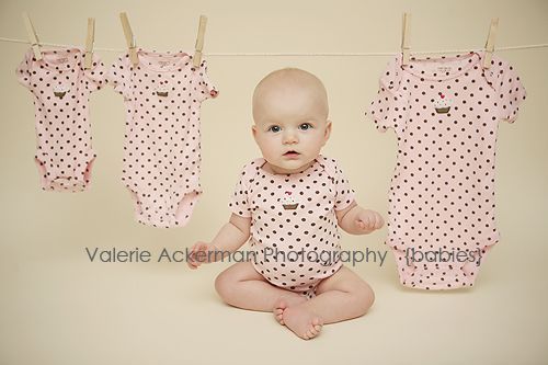 A cute idea for tracking babys growth at 3, 6, 9, and 12 months old! From Valeri