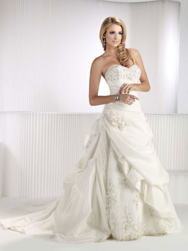 Fashionable sweetheart natural waist taffeta wedding dress