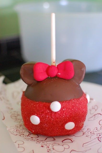 Mini Mouse Cake Pops @Vanessa Samurio Anaya