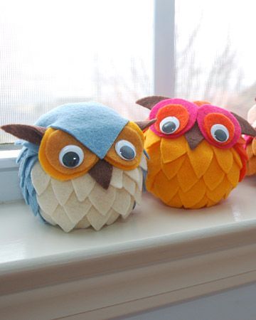 Really adorable and easy to make felt owls. Supplies needed: multicolored felt,