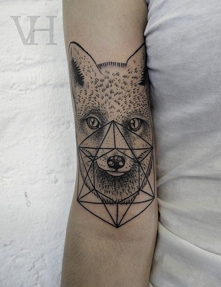 I love foxes. But a fox in a tattoo is adorable. This is way to cute. #dotwork #