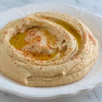 Smooth Simple Hummus Recipe