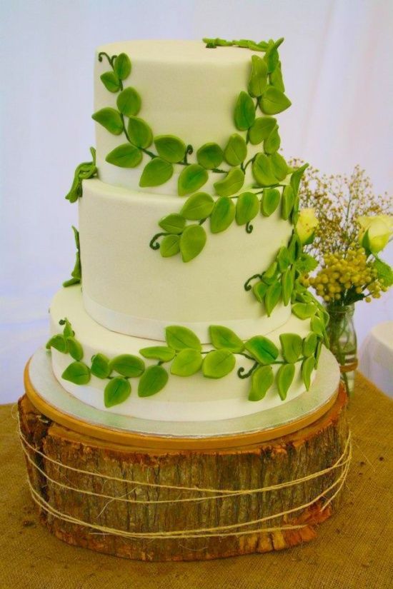 forest wedding cake | Enchanted forest wedding cake / Nature theme / fern weddin