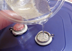 How to make resin pendents!