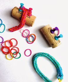 maya*made: Lil Loom -Rainbow Loom using wine cork & pushpins to masked the fisht