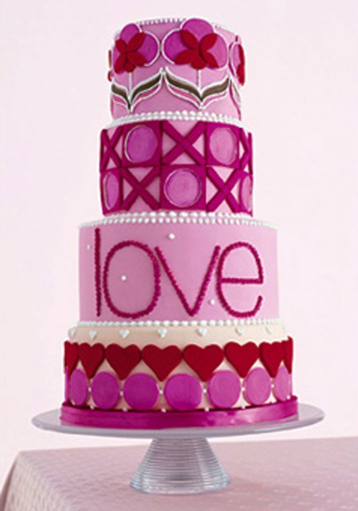 Modern Pink & Purple cake. Perfect for Valentines day :)