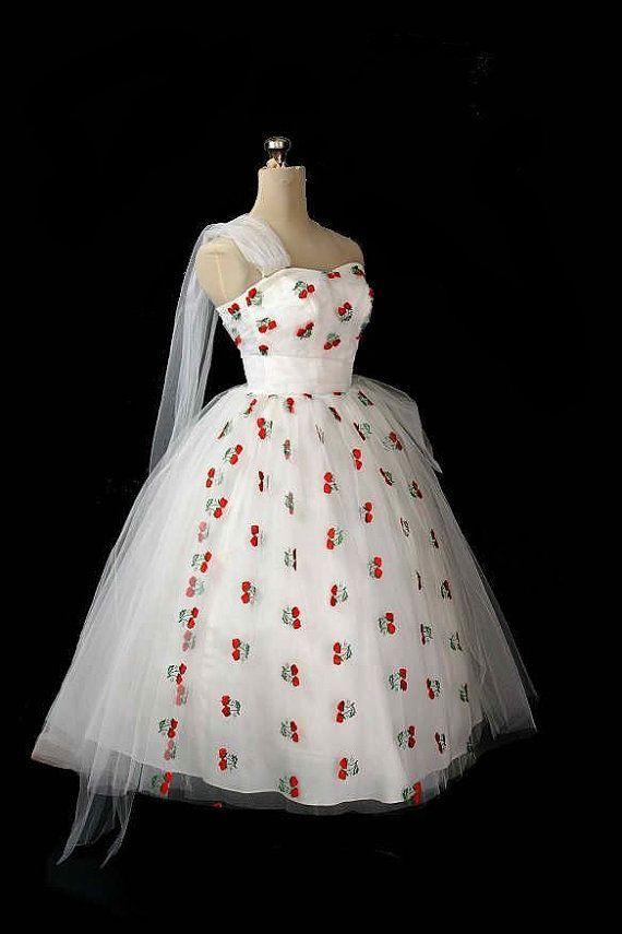 Vintage ’50s dress with cherry print.  I think I need to have this…