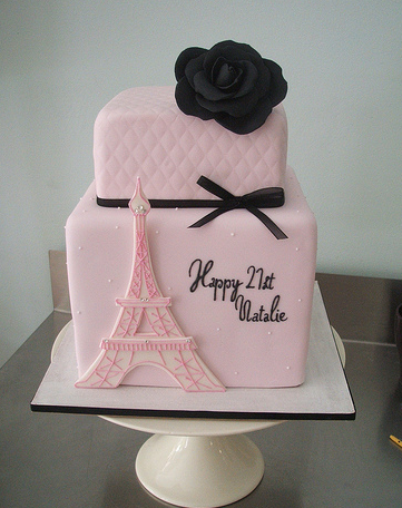 incredible cake – Eiffel Tower – Paris birthday party