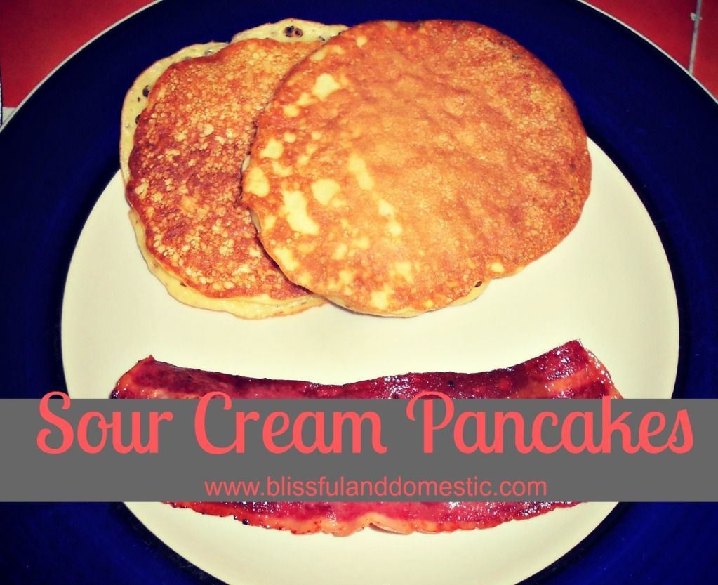 Sour Cream Pancakes- The Pioneer Woman Recipe. Yum!
