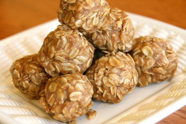 The Sweet {Tooth} Life: Peanut Butter Oatmeal Bites and healthy snack recipes on