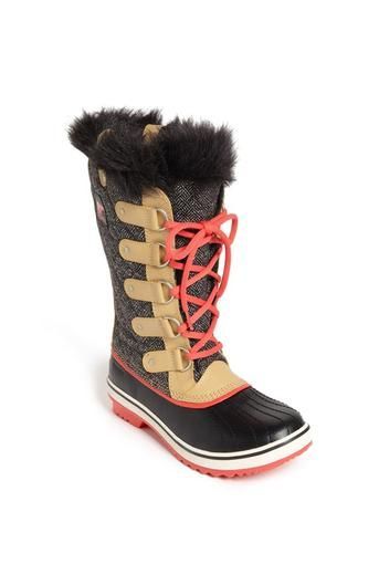 Under $200: 10 Chic Pairs of Snow Boots to Stomp Around in This Season | StyleCa