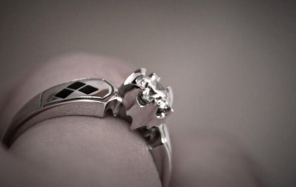 Batman And Harley Quinn Get Together With This Beautiful Engagement Ring. I SO W