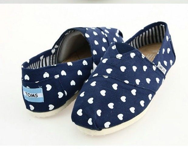 Beautifully TOMS shoes cute beach vacay shoes!